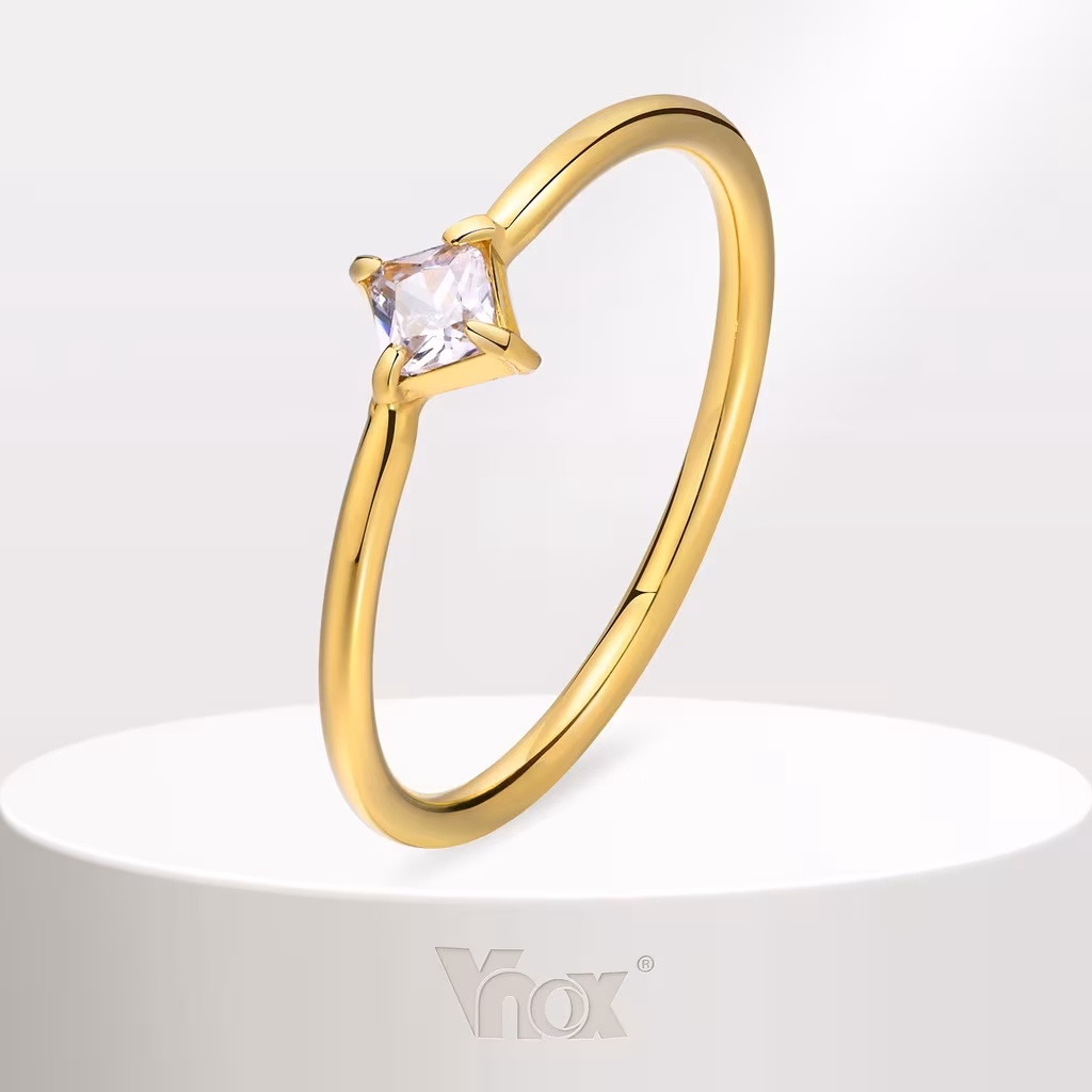 Vnox 18K Anel De Noivado De Zircônio Brilhante Ouro , Pequeno Diamante Para Mulheres 1,5mm